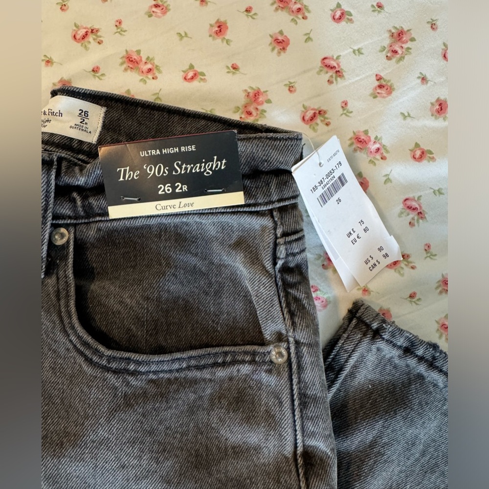 Abercrombie Curve Love 90’s Straight Ultra High Rise - 26